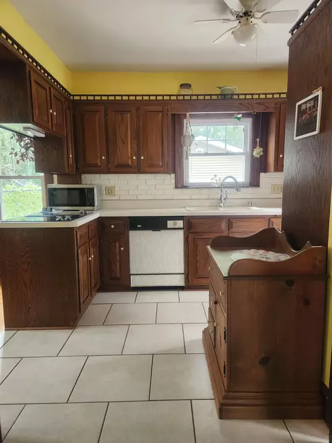 Kitchen - 1509 W Franklin St, Appleton, WI 54914 photo 2 of 3