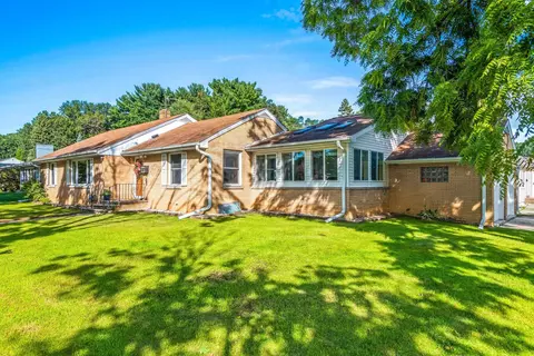 1205 Loch Dr, Green Bay, WI 54304
