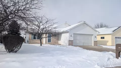 2513 Bishops Ln, Neenah, WI 54956