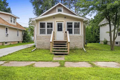408 Wallace St, New London, WI 54961