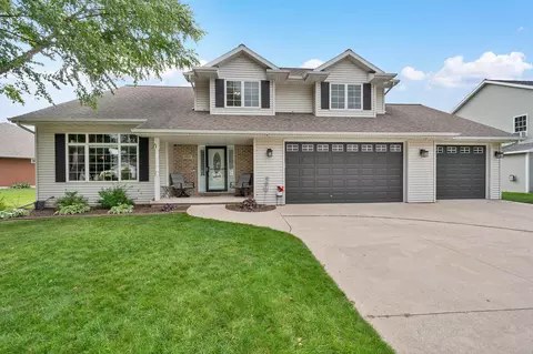 1915 Pink Dogwood Way, Green Bay, WI 54313