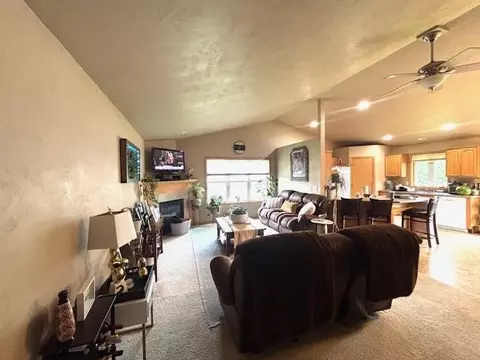 2930 Glenpark Dr, Appleton, WI 54914 photo 2