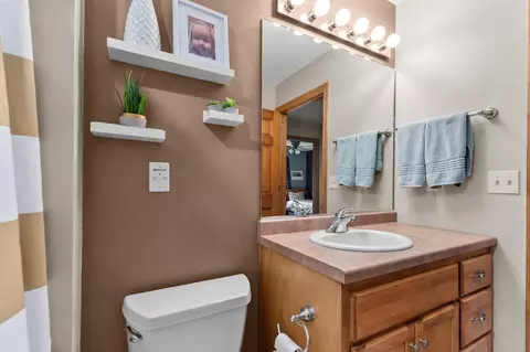 Bath - 993 S Crocus Ln, Appleton, WI 54914 photo 4 of 4