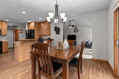 Dining - 993 S Crocus Ln, Appleton, WI 54914 photo 2 of 3