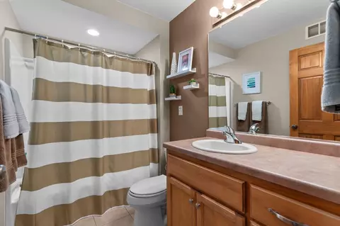 Bath - 993 S Crocus Ln, Appleton, WI 54914 photo 3 of 4