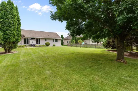 Exterior - 993 S Crocus Ln, Appleton, WI 54914 photo 4 of 5