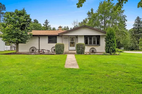 2506 Shade Tree Ln, Green Bay, WI 54313