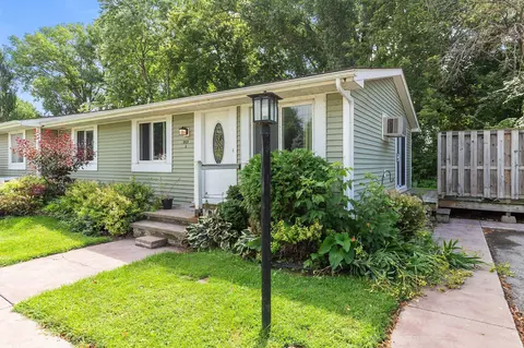 969 7th St #A, Menasha, WI 54952