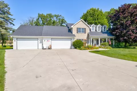 4003 Michigan Shores Dr, Menominee, MI 49858