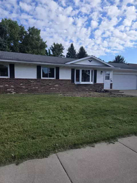 1130 Farmington Ave, Oshkosh, WI 54901