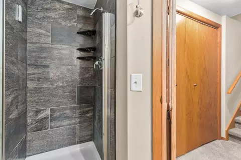 Bath - 825 E Windfield Pl, Appleton, WI 54911 photo 3 of 5