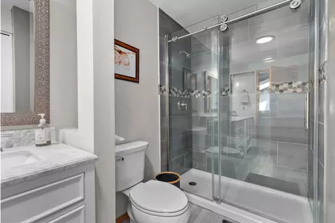 Bath - 825 E Windfield Pl, Appleton, WI 54911 photo 2 of 5