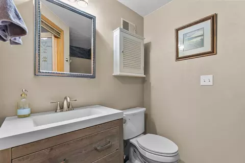 Bath - 825 E Windfield Pl, Appleton, WI 54911 photo 4 of 5