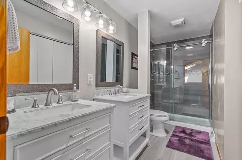 Bath - 825 E Windfield Pl, Appleton, WI 54911 photo 1 of 5