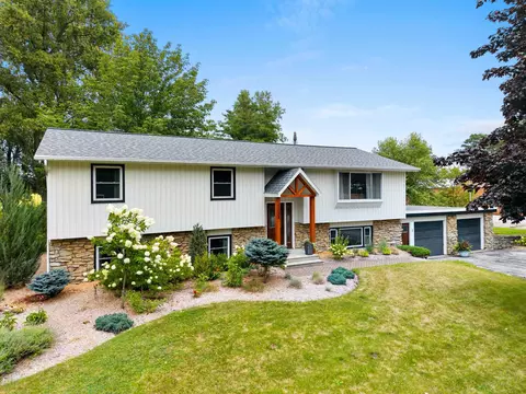 1334 Norfield Rd, Suamico, WI 54173