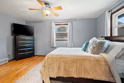 Bedroom - 1201 S Lee St, Appleton, WI 54915 photo 2 of 8