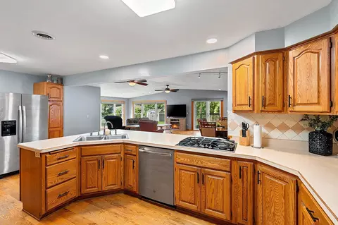 Kitchen - 1201 S Lee St, Appleton, WI 54915 photo 5 of 8