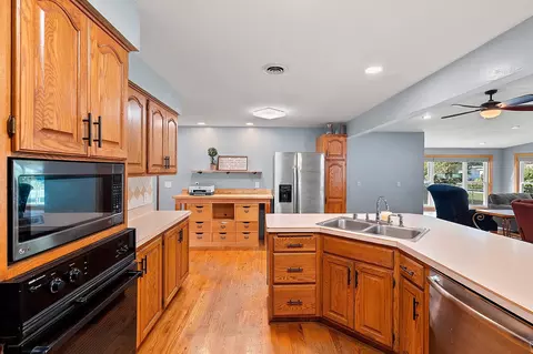 Kitchen - 1201 S Lee St, Appleton, WI 54915 photo 6 of 8