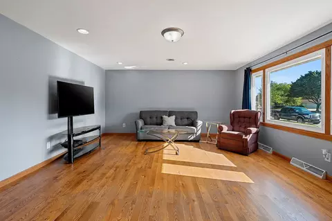 Living - 1201 S Lee St, Appleton, WI 54915 photo 2 of 9