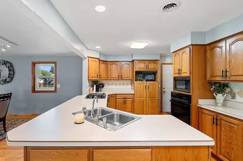 Kitchen - 1201 S Lee St, Appleton, WI 54915 photo 4 of 8