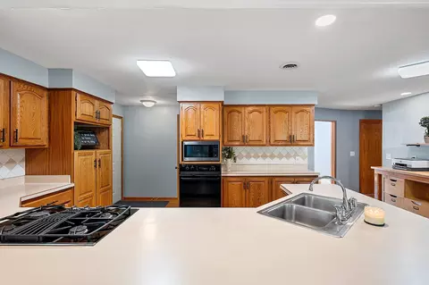 Kitchen - 1201 S Lee St, Appleton, WI 54915 photo 3 of 8