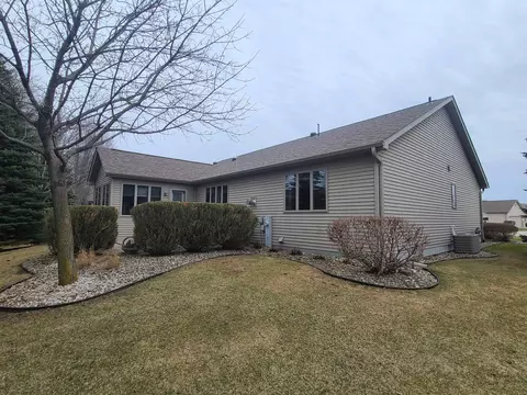 69 Penbrook Cir, Appleton, WI 54913 photo 4