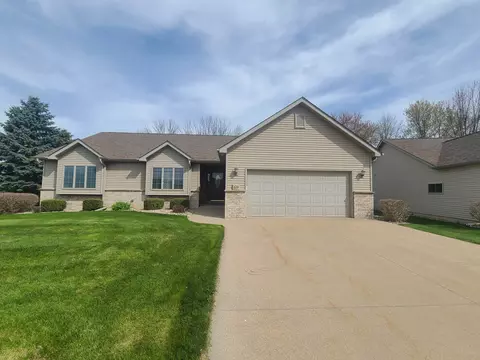 69 Penbrook Cir, Appleton, WI 54913 photo 2