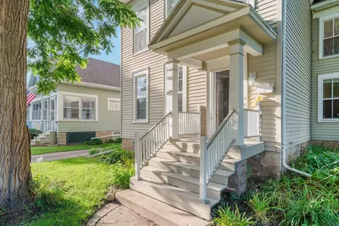 928 Waugoo Ave, Oshkosh, WI 54901