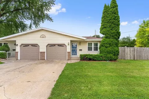 1511 Knapp St, Oshkosh, WI 54902