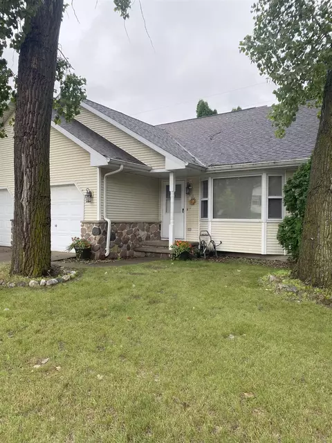 1445 Maricopa Dr, Oshkosh, WI 54904