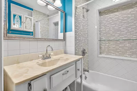 Bath - 620 E Franklin St, Appleton, WI 54911 photo 3 of 6
