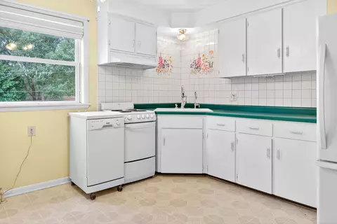 Kitchen - 620 E Franklin St, Appleton, WI 54911 photo 5 of 8