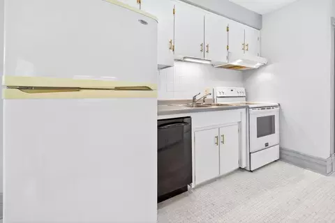 Kitchen - 620 E Franklin St, Appleton, WI 54911 photo 2 of 8