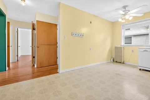 Entry Way - 620 E Franklin St, Appleton, WI 54911 photo 6 of 9