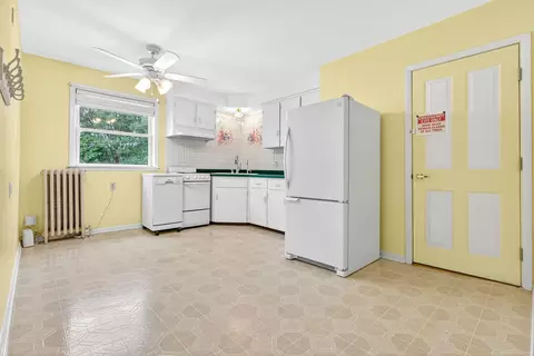 Kitchen - 620 E Franklin St, Appleton, WI 54911 photo 4 of 8