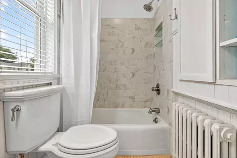 Bath - 620 E Franklin St, Appleton, WI 54911 photo 2 of 6