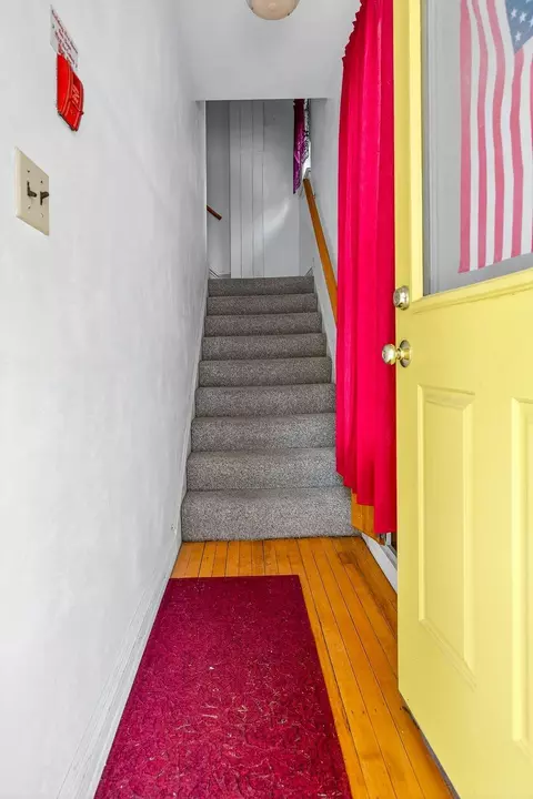 Entry Way - 620 E Franklin St, Appleton, WI 54911 photo 7 of 9
