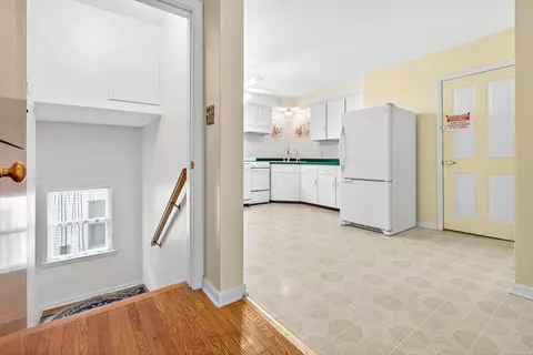 Entry Way - 620 E Franklin St, Appleton, WI 54911 photo 5 of 9