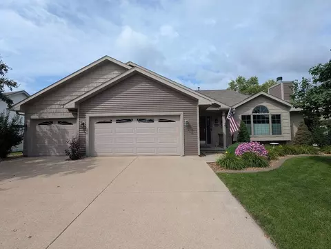 3010 Sawyer Creek Dr, Oshkosh, WI 54904
