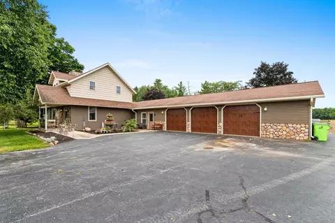 621 Green Bay Ave, Oconto Falls, WI 54154