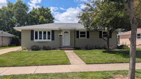 2213 N Summit St, Appleton, WI 54914