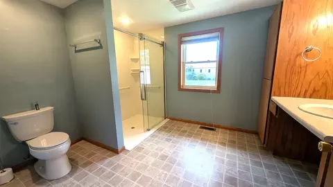 Bath - 2213 N Summit St, Appleton, WI 54914 photo 1 of 4