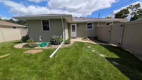 Exterior - 2213 N Summit St, Appleton, WI 54914 photo 5 of 6