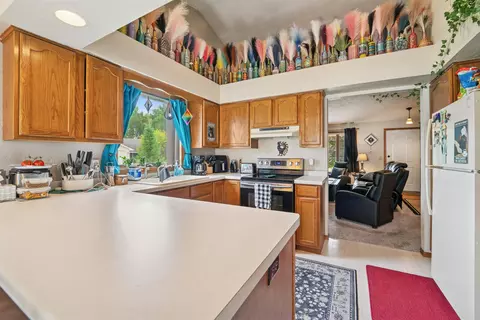 Kitchen - 1670 W Roselawn Dr, Appleton, WI 54914 photo 2 of 6