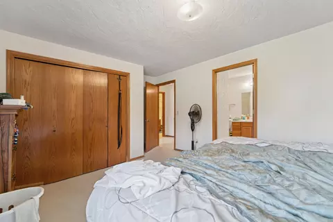 Bedroom - 1670 W Roselawn Dr, Appleton, WI 54914 photo 6 of 8