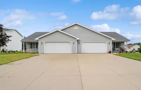 1670 W Roselawn Dr, Appleton, WI 54914
