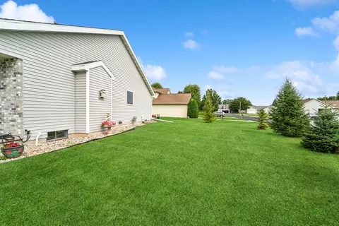 Exterior - 1670 W Roselawn Dr, Appleton, WI 54914 photo 2 of 9