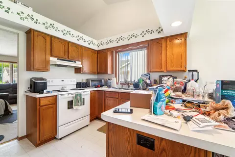 Kitchen - 1670 W Roselawn Dr, Appleton, WI 54914 photo 5 of 6