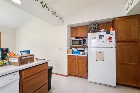 Kitchen - 1670 W Roselawn Dr, Appleton, WI 54914 photo 6 of 6