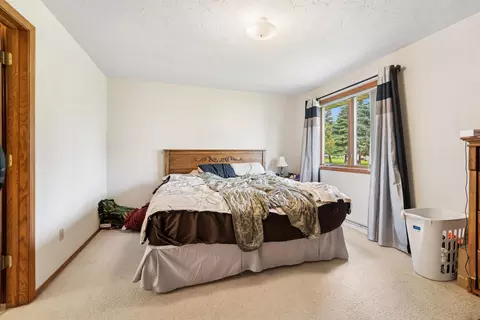 Bedroom - 1670 W Roselawn Dr, Appleton, WI 54914 photo 5 of 8